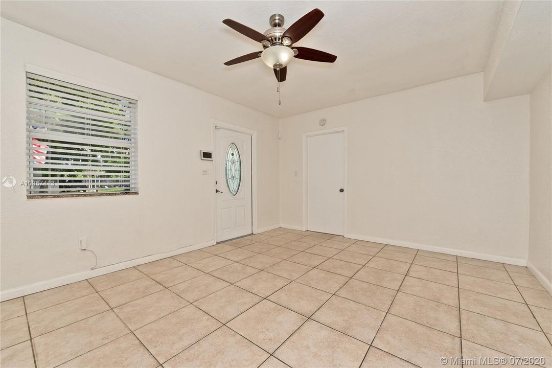 Vendido Recientemente: $234,700 (3 camas, 2 baños, 962 Pies cuadrados)