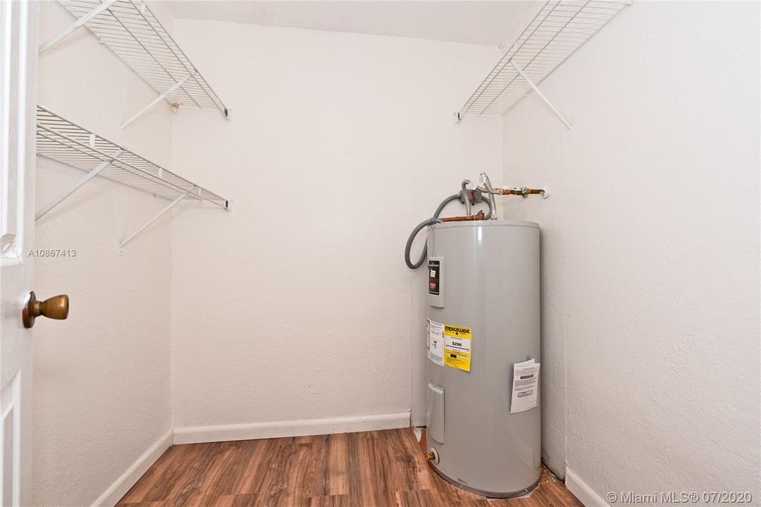 Vendido Recientemente: $234,700 (3 camas, 2 baños, 962 Pies cuadrados)
