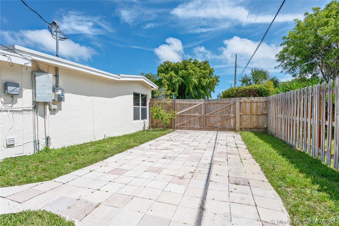 Vendido Recientemente: $234,700 (3 camas, 2 baños, 962 Pies cuadrados)