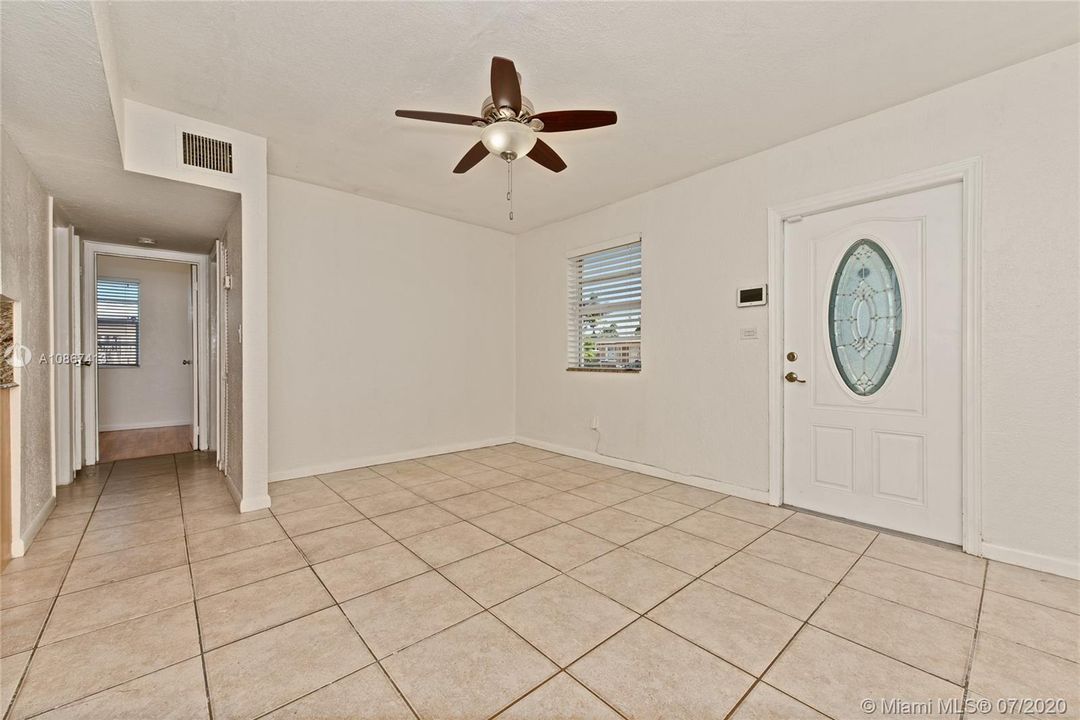 Vendido Recientemente: $234,700 (3 camas, 2 baños, 962 Pies cuadrados)