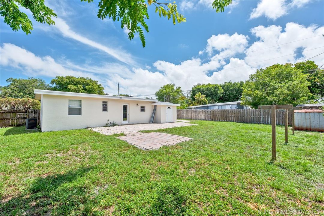Vendido Recientemente: $234,700 (3 camas, 2 baños, 962 Pies cuadrados)