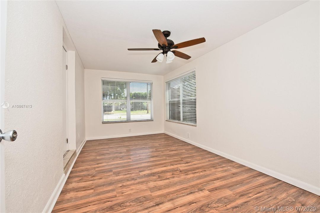 Vendido Recientemente: $234,700 (3 camas, 2 baños, 962 Pies cuadrados)