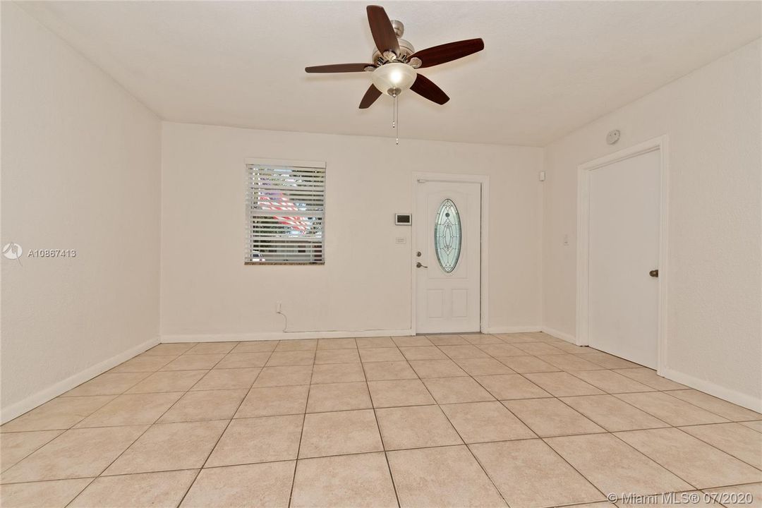 Vendido Recientemente: $234,700 (3 camas, 2 baños, 962 Pies cuadrados)