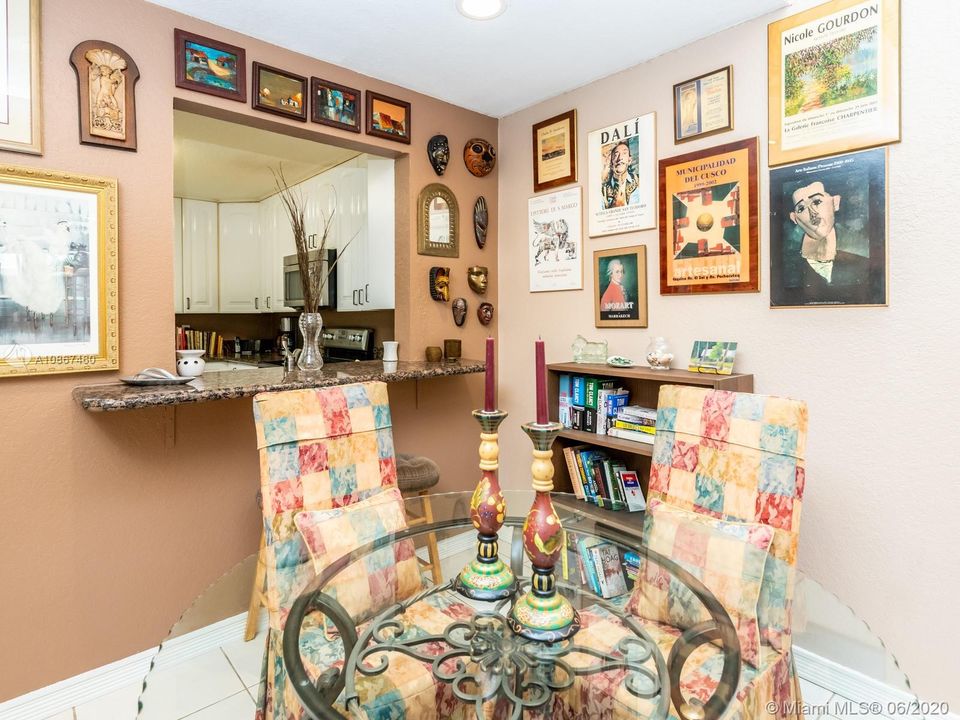 Недавно продано: $339,999 (3 спален, 2 ванн, 1454 Квадратных фут)