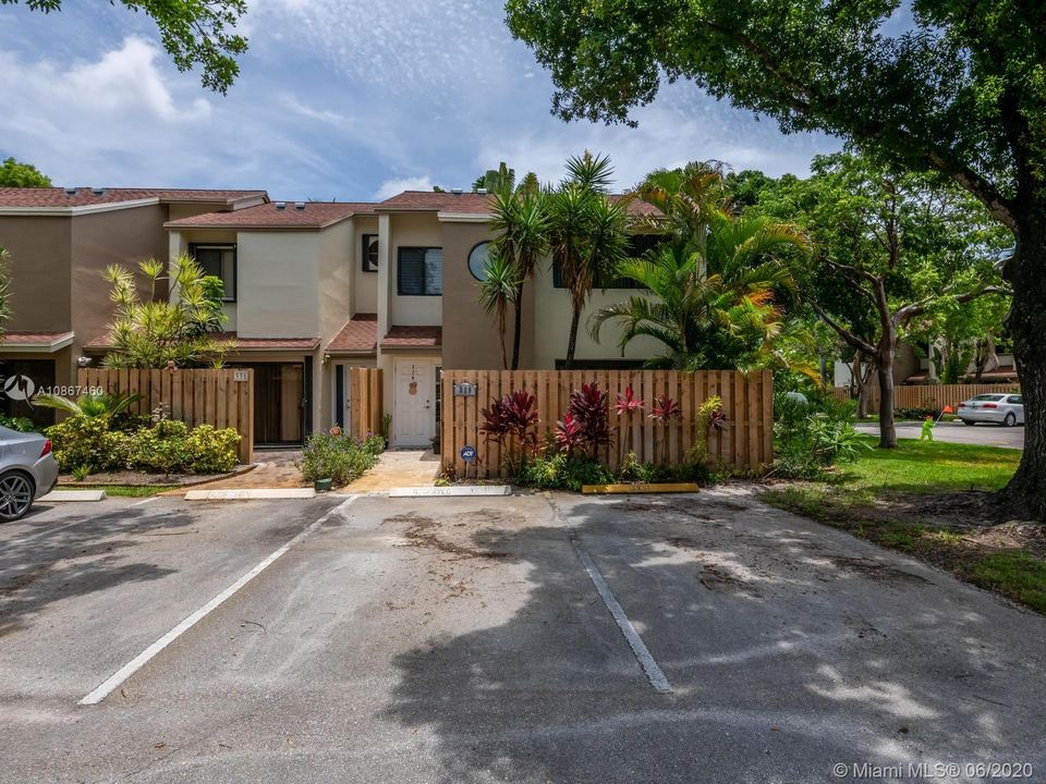 Недавно продано: $339,999 (3 спален, 2 ванн, 1454 Квадратных фут)