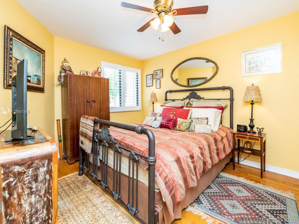 Large second bedroom