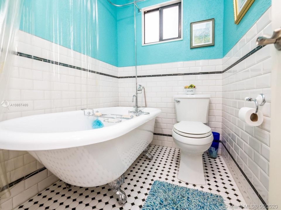 Designer claw-foot tub