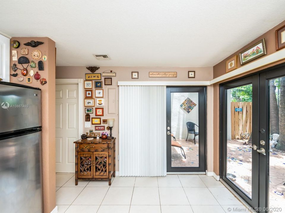 Недавно продано: $339,999 (3 спален, 2 ванн, 1454 Квадратных фут)