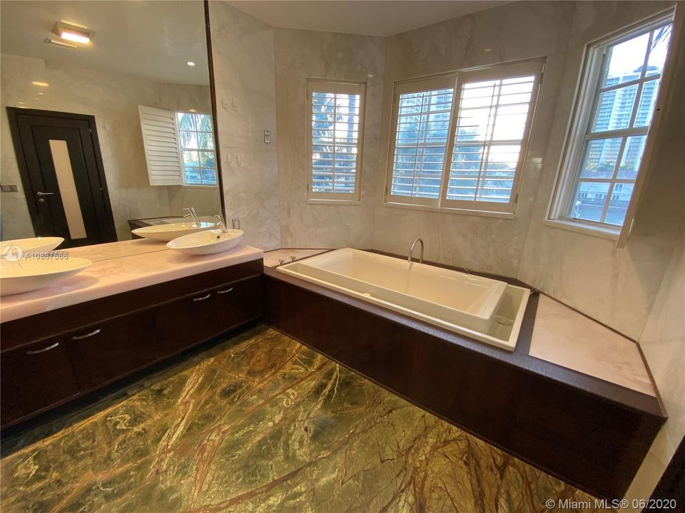 MASTER OVERFLOW JACUZZI TUB