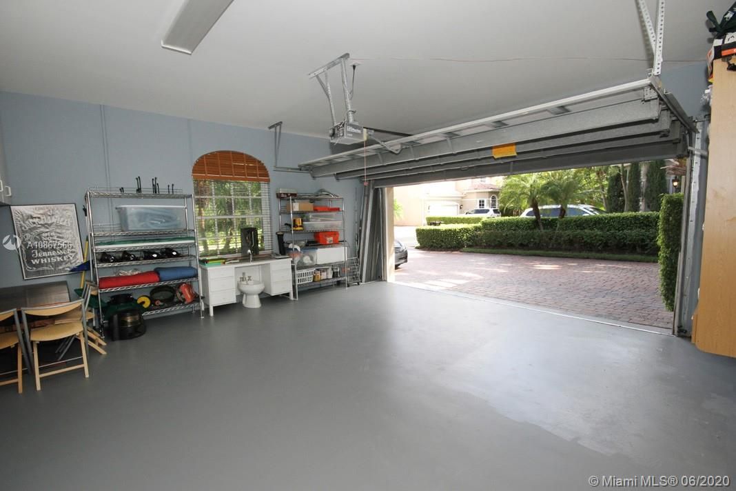 GARAGE AND DRIVEWAY HAVE ENOUGH SPACE FOR 6 CARS!