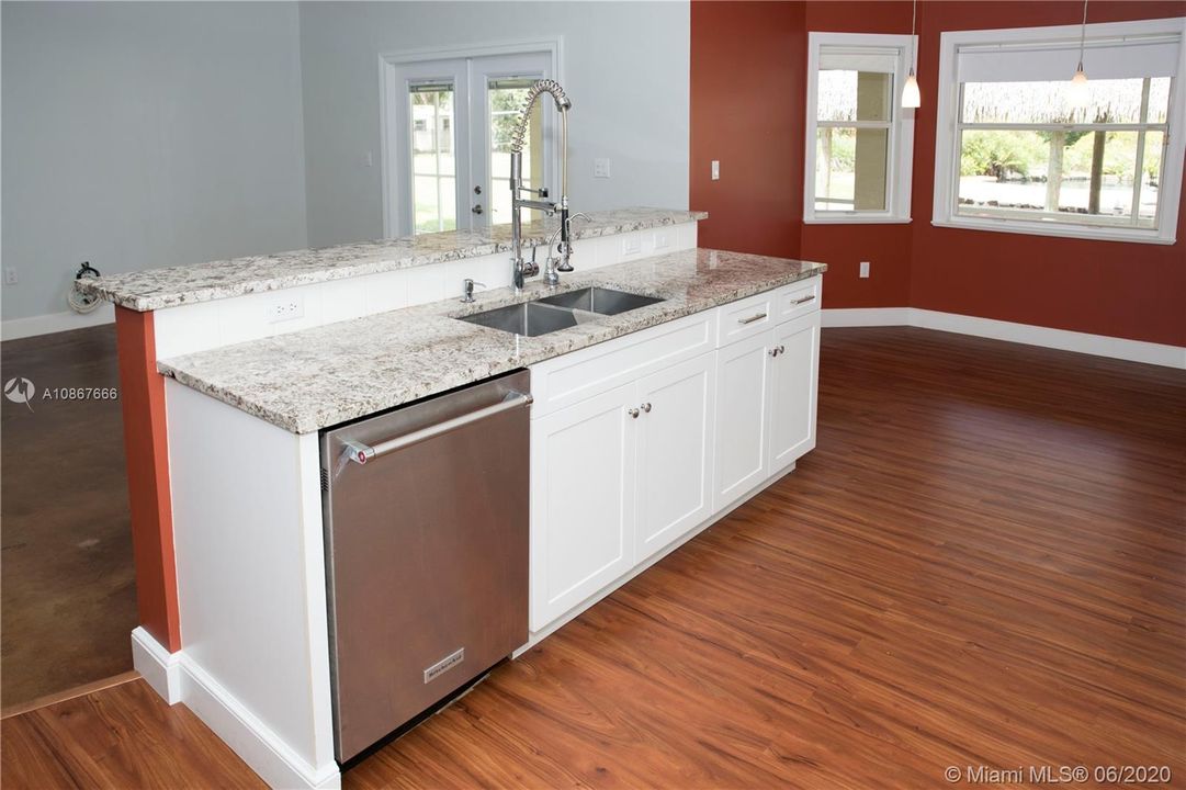 Recently Sold: $710,000 (5 beds, 3 baths, 3367 Square Feet)