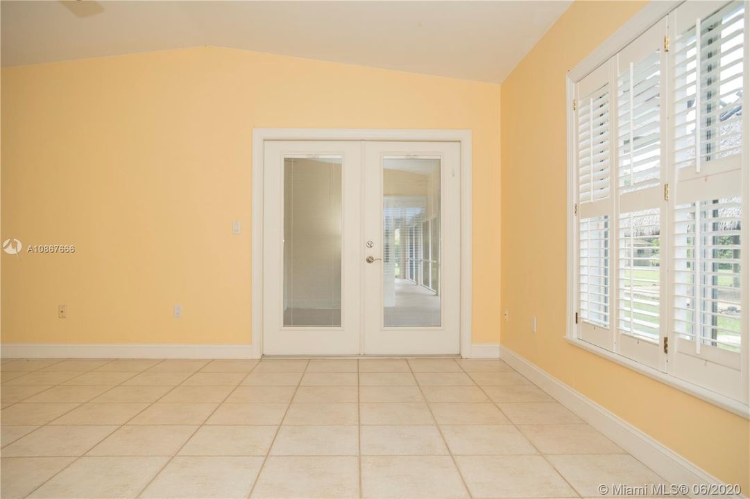 Recently Sold: $710,000 (5 beds, 3 baths, 3367 Square Feet)