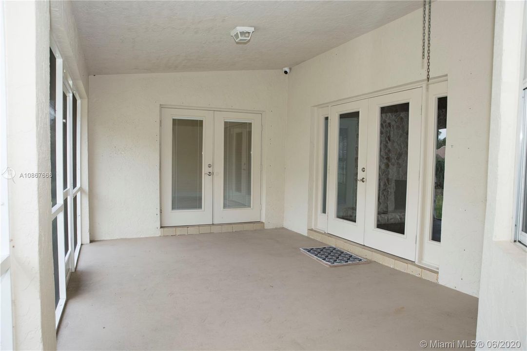 Recently Sold: $710,000 (5 beds, 3 baths, 3367 Square Feet)