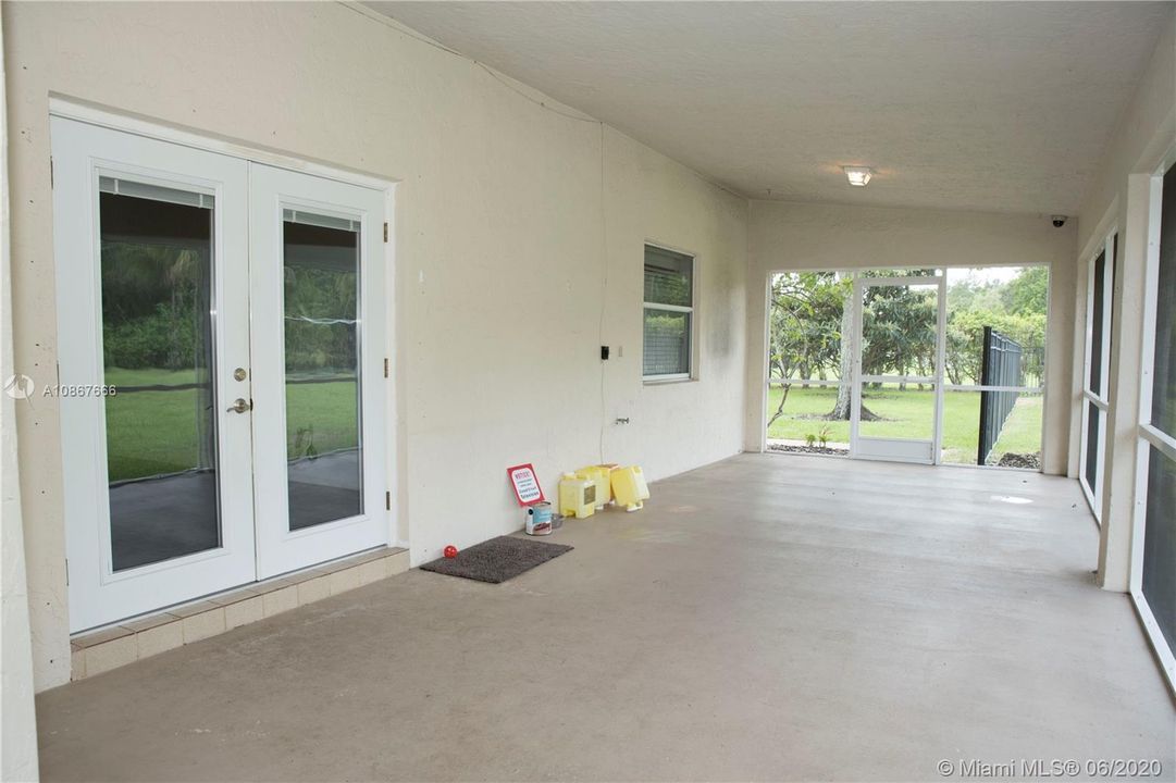 Recently Sold: $710,000 (5 beds, 3 baths, 3367 Square Feet)