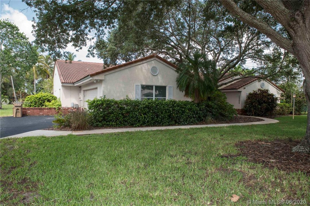 Recently Sold: $710,000 (5 beds, 3 baths, 3367 Square Feet)