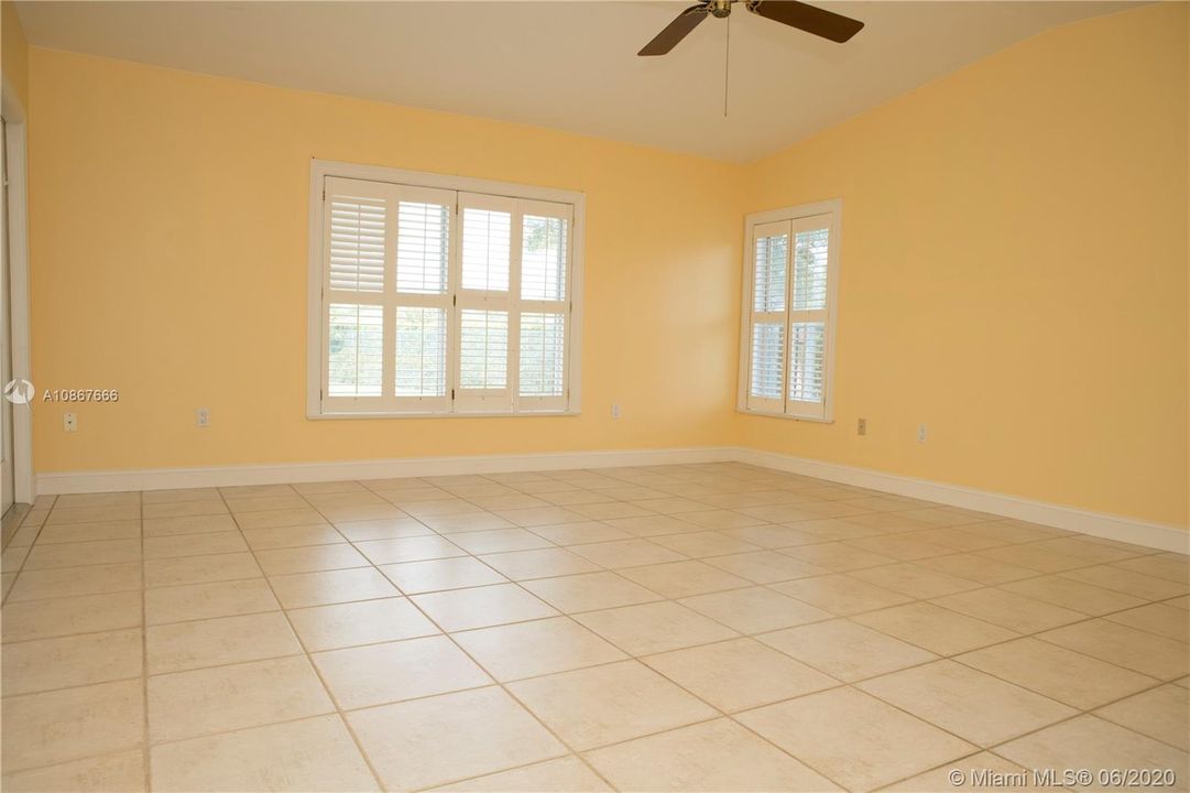 Recently Sold: $710,000 (5 beds, 3 baths, 3367 Square Feet)