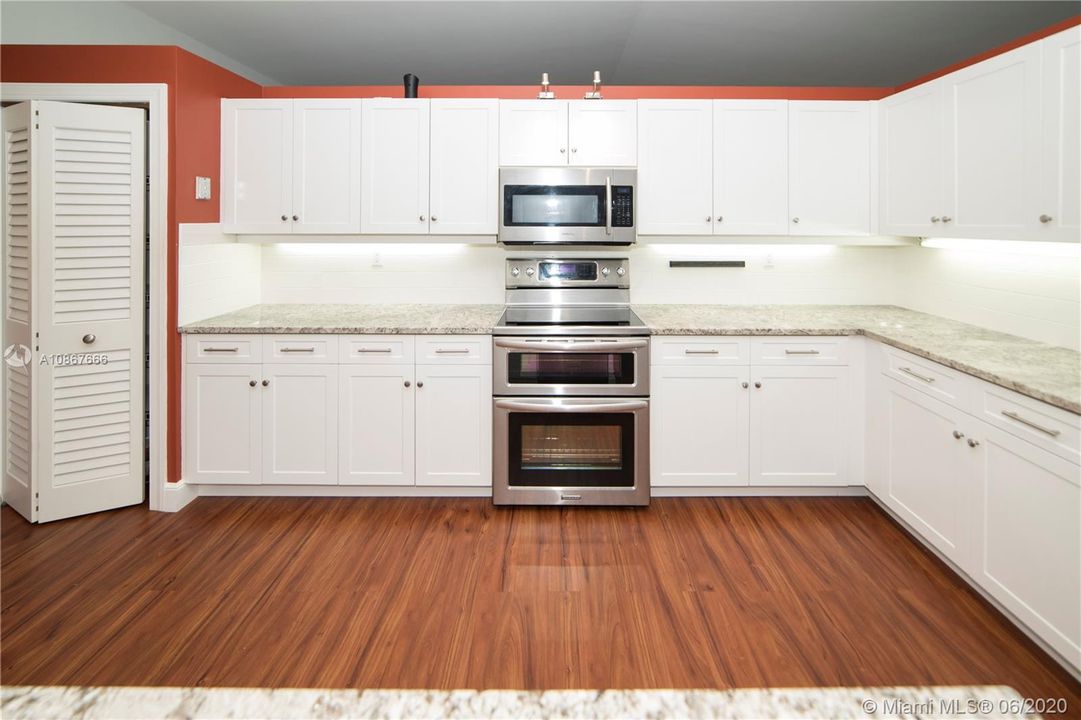 Recently Sold: $710,000 (5 beds, 3 baths, 3367 Square Feet)