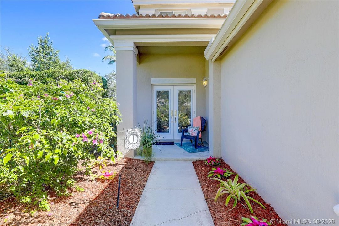 Vendido Recientemente: $509,900 (4 camas, 3 baños, 2100 Pies cuadrados)
