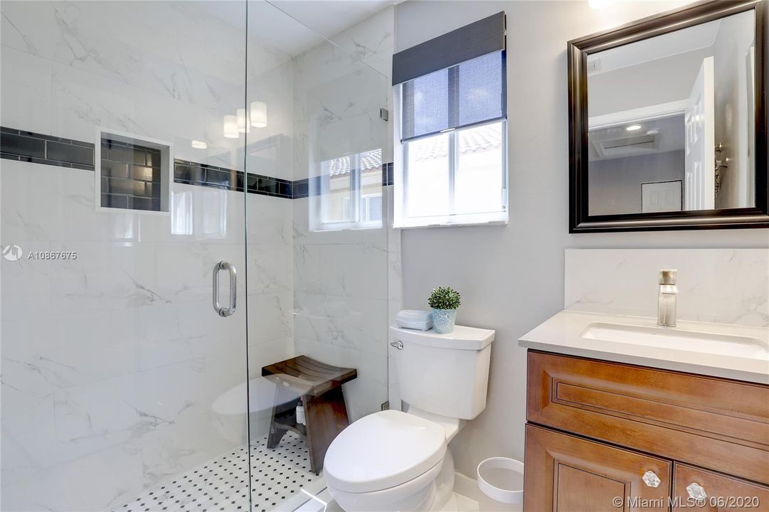 Vendido Recientemente: $509,900 (4 camas, 3 baños, 2100 Pies cuadrados)