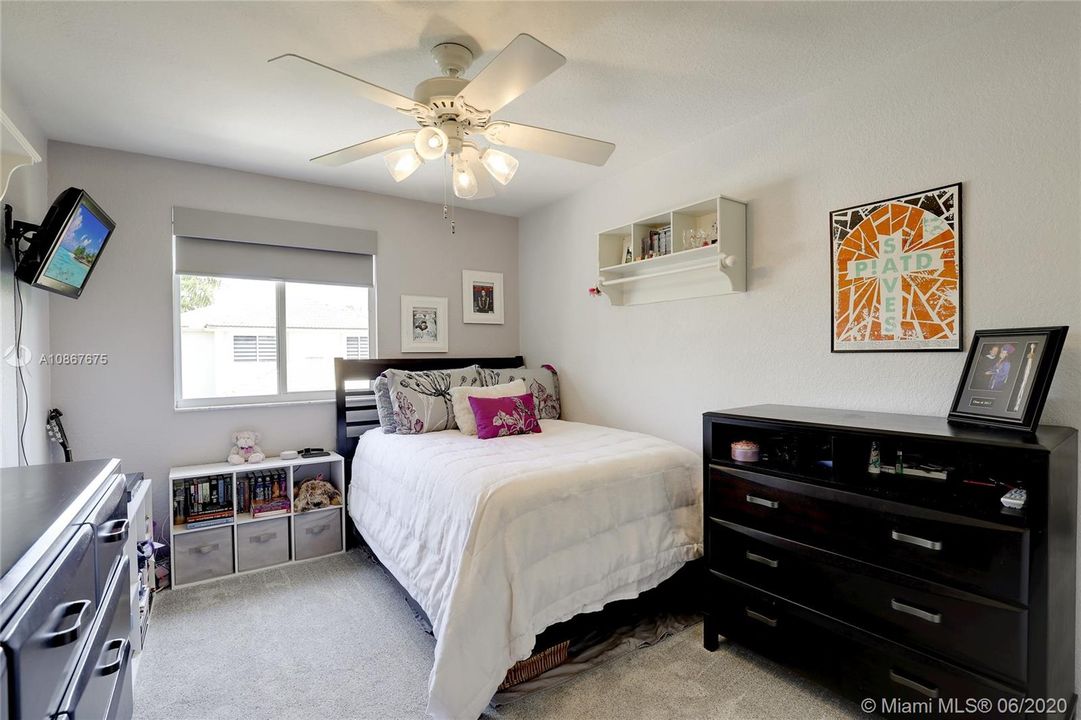 Vendido Recientemente: $509,900 (4 camas, 3 baños, 2100 Pies cuadrados)