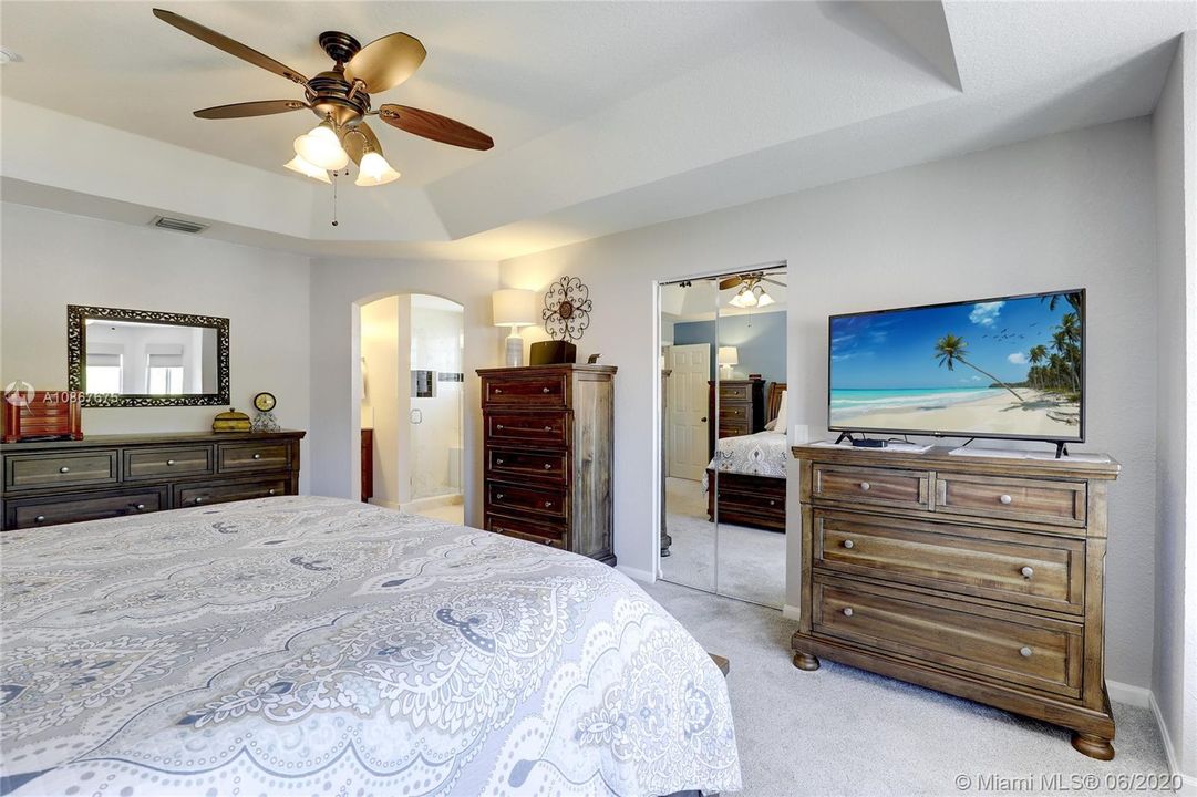 Vendido Recientemente: $509,900 (4 camas, 3 baños, 2100 Pies cuadrados)