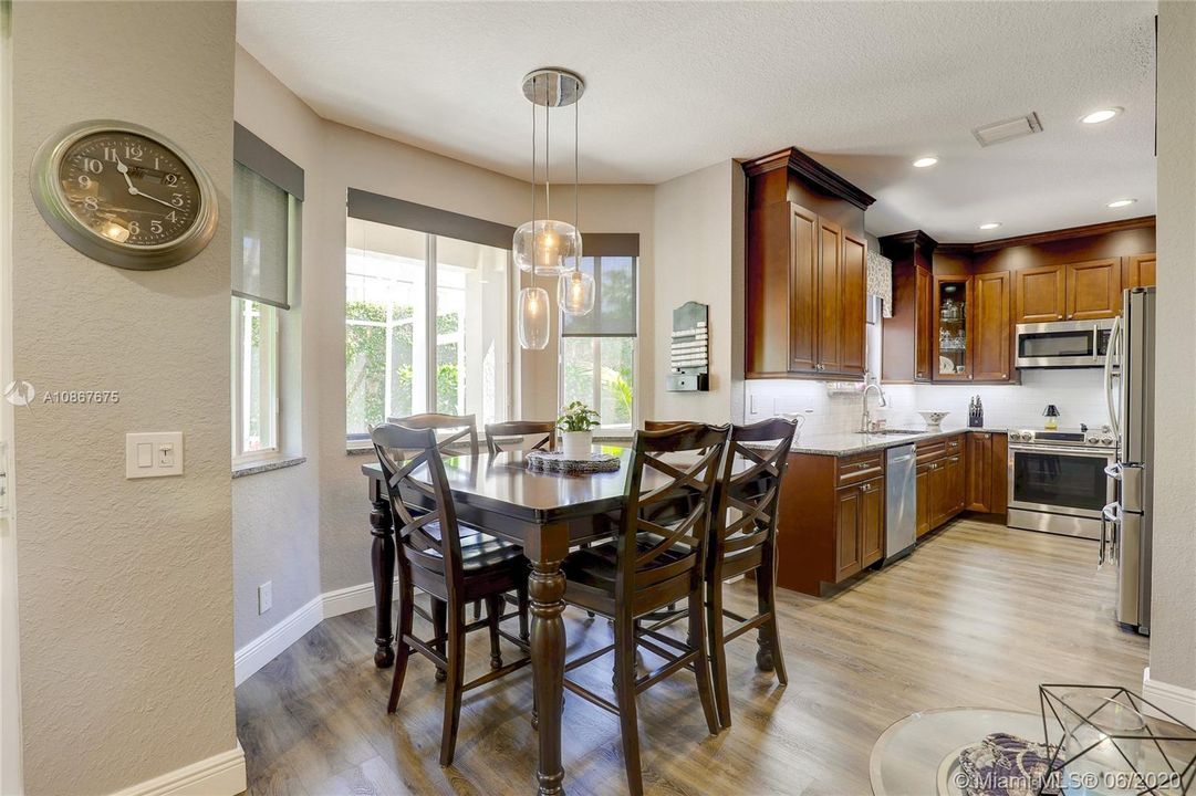 Vendido Recientemente: $509,900 (4 camas, 3 baños, 2100 Pies cuadrados)