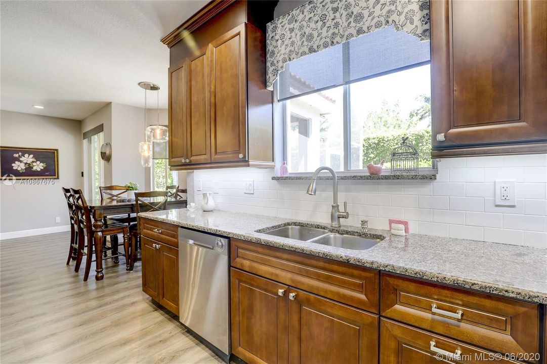 Vendido Recientemente: $509,900 (4 camas, 3 baños, 2100 Pies cuadrados)