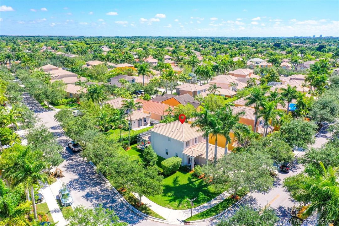 Vendido Recientemente: $509,900 (4 camas, 3 baños, 2100 Pies cuadrados)