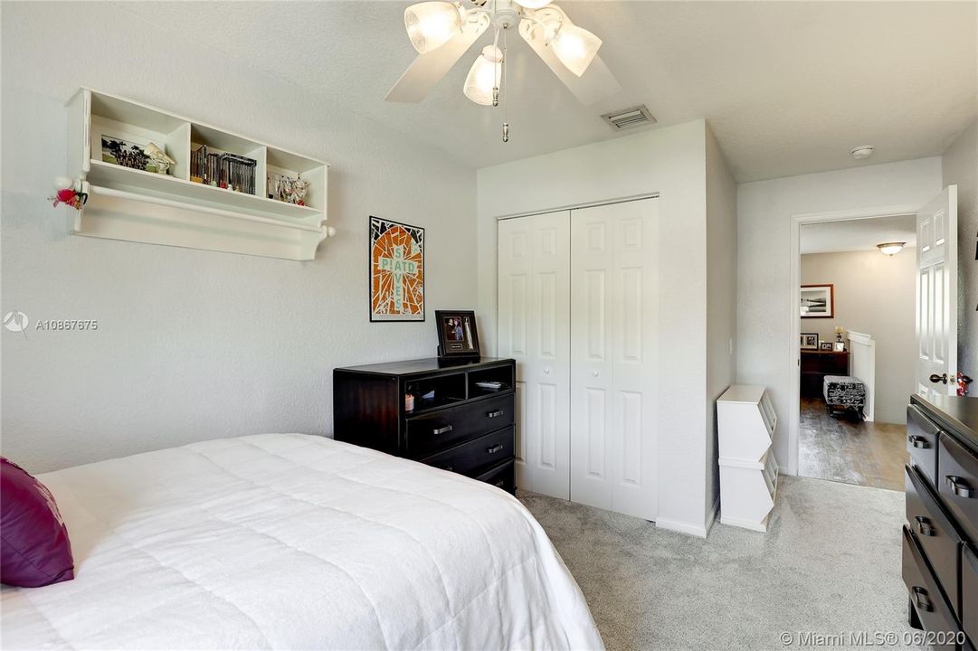 Vendido Recientemente: $509,900 (4 camas, 3 baños, 2100 Pies cuadrados)