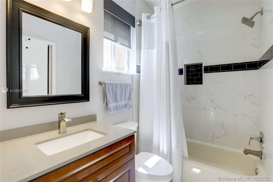 Vendido Recientemente: $509,900 (4 camas, 3 baños, 2100 Pies cuadrados)
