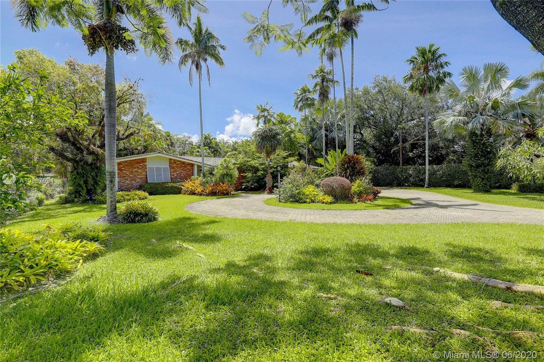 Recently Sold: $740,000 (3 beds, 2 baths, 2193 Square Feet)