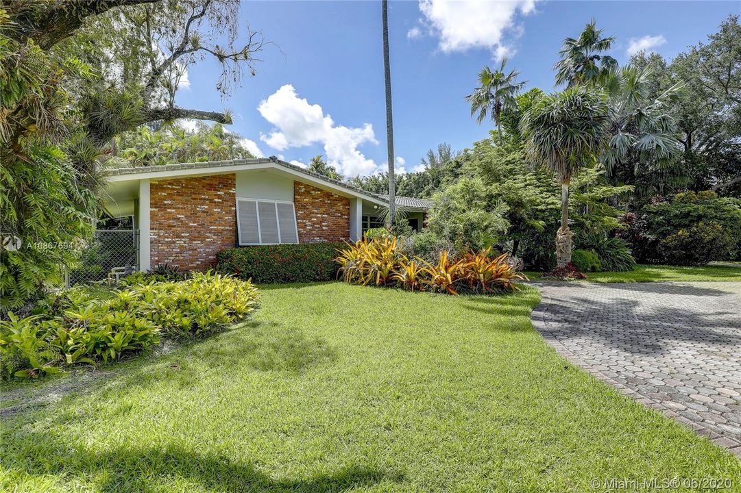 Recently Sold: $740,000 (3 beds, 2 baths, 2193 Square Feet)