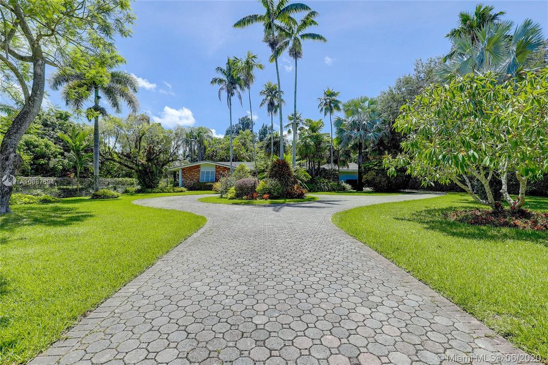 Recently Sold: $740,000 (3 beds, 2 baths, 2193 Square Feet)