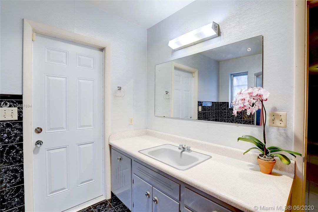 Recently Sold: $740,000 (3 beds, 2 baths, 2193 Square Feet)