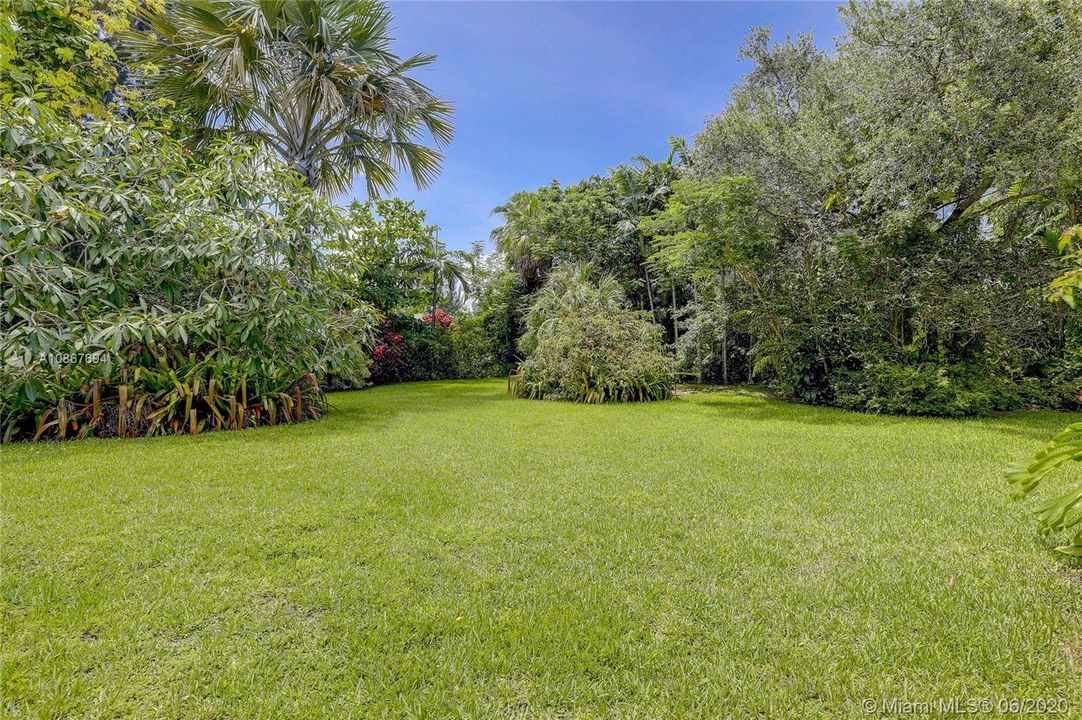 Recently Sold: $740,000 (3 beds, 2 baths, 2193 Square Feet)
