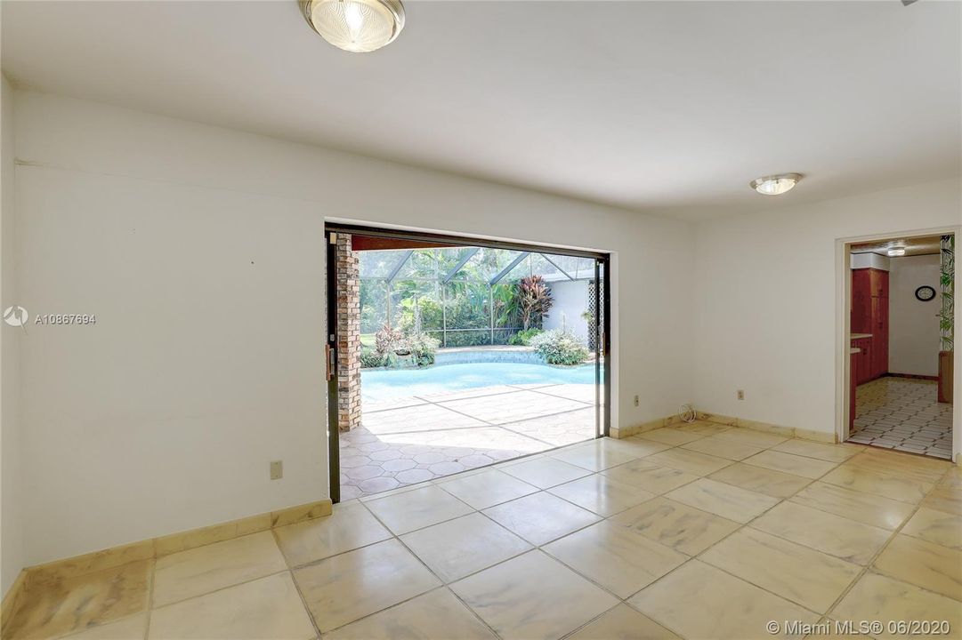 Recently Sold: $740,000 (3 beds, 2 baths, 2193 Square Feet)