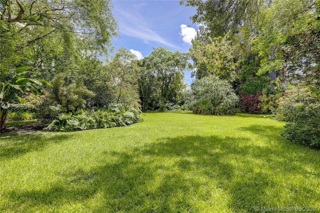 Recently Sold: $740,000 (3 beds, 2 baths, 2193 Square Feet)