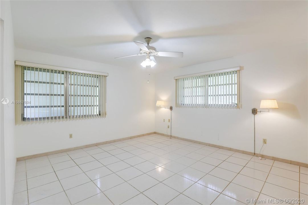 Recently Sold: $740,000 (3 beds, 2 baths, 2193 Square Feet)