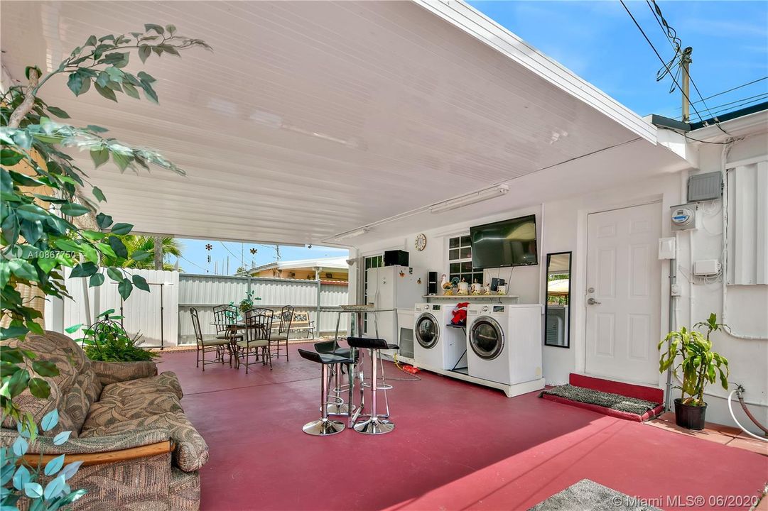 Recently Sold: $349,000 (3 beds, 1 baths, 1080 Square Feet)
