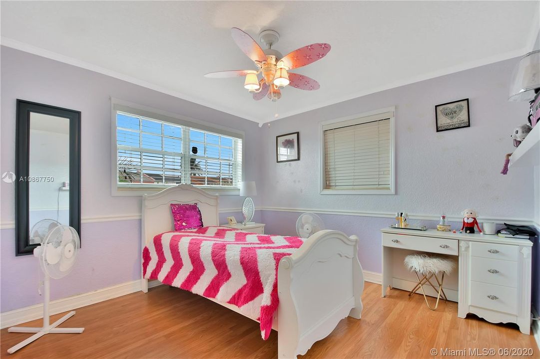 Recently Sold: $349,000 (3 beds, 1 baths, 1080 Square Feet)