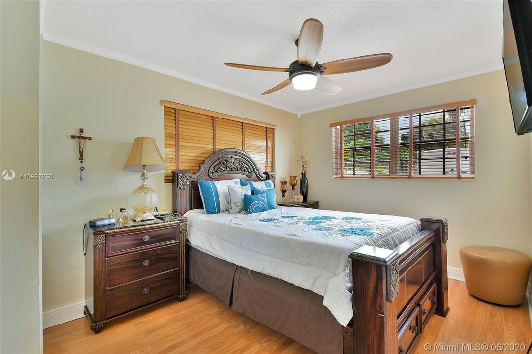 Recently Sold: $349,000 (3 beds, 1 baths, 1080 Square Feet)