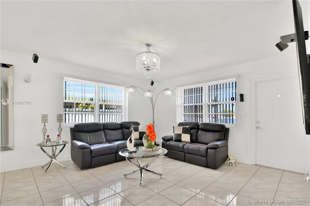 Recently Sold: $349,000 (3 beds, 1 baths, 1080 Square Feet)
