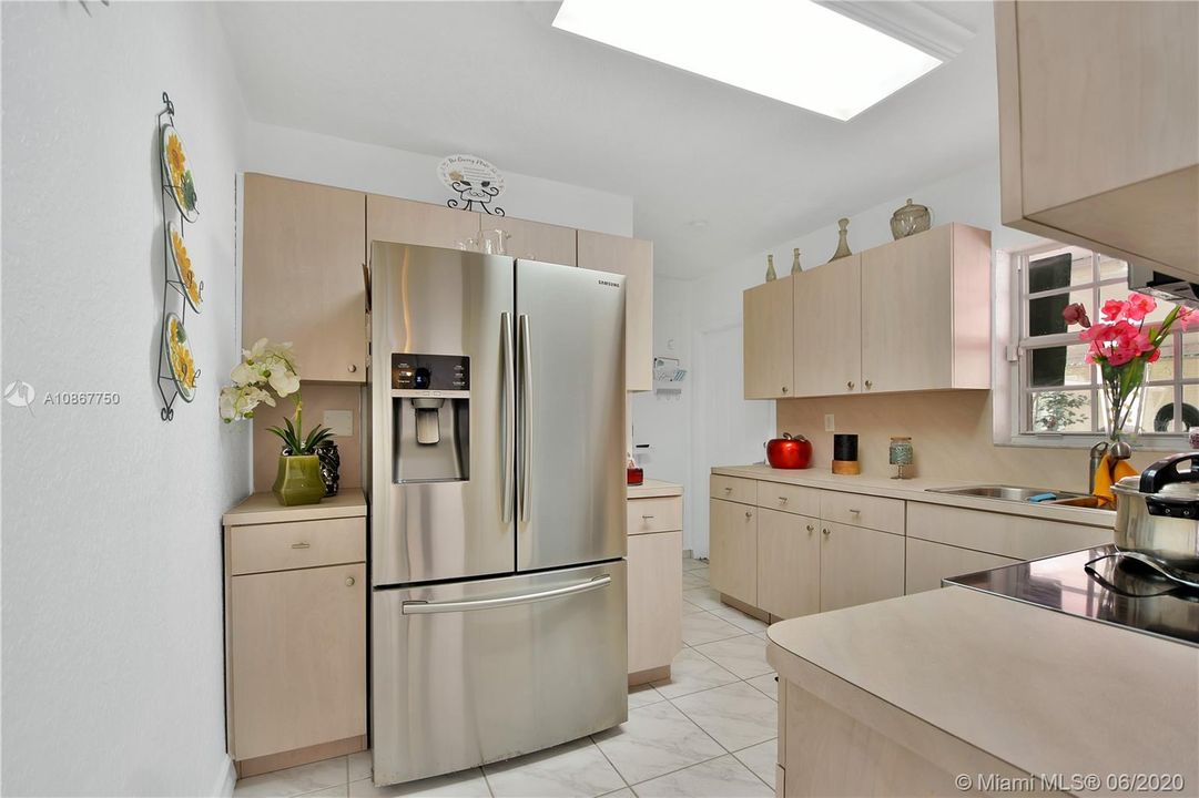 Recently Sold: $349,000 (3 beds, 1 baths, 1080 Square Feet)