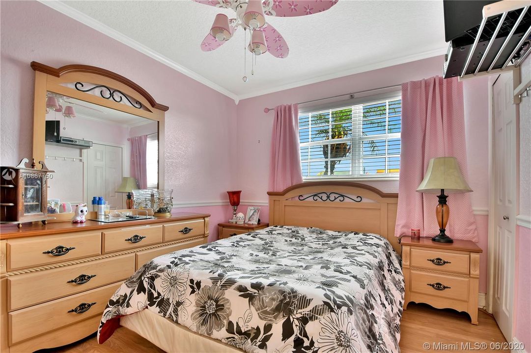 Recently Sold: $349,000 (3 beds, 1 baths, 1080 Square Feet)