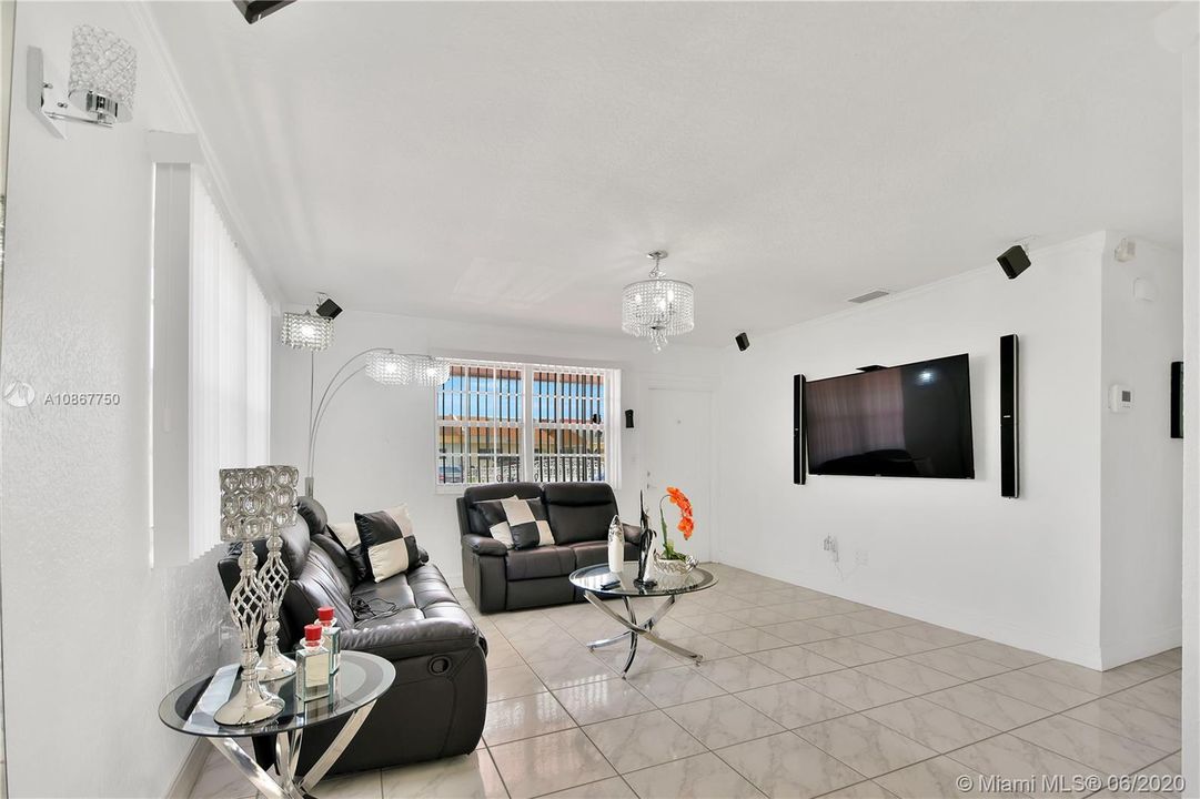Recently Sold: $349,000 (3 beds, 1 baths, 1080 Square Feet)