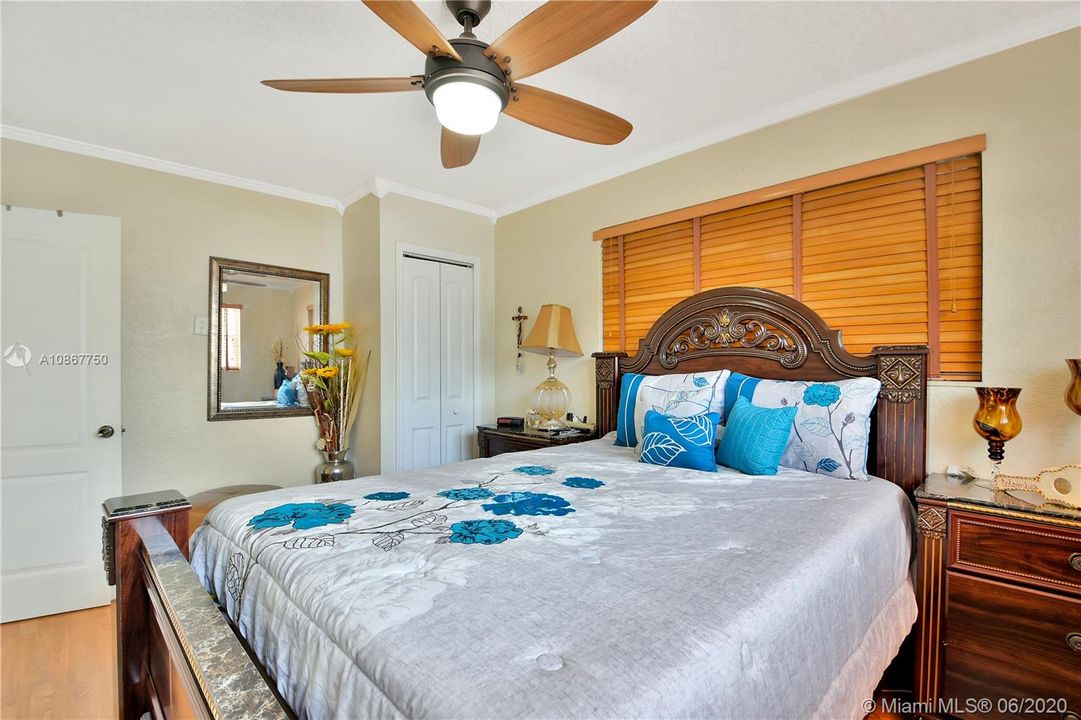 Recently Sold: $349,000 (3 beds, 1 baths, 1080 Square Feet)