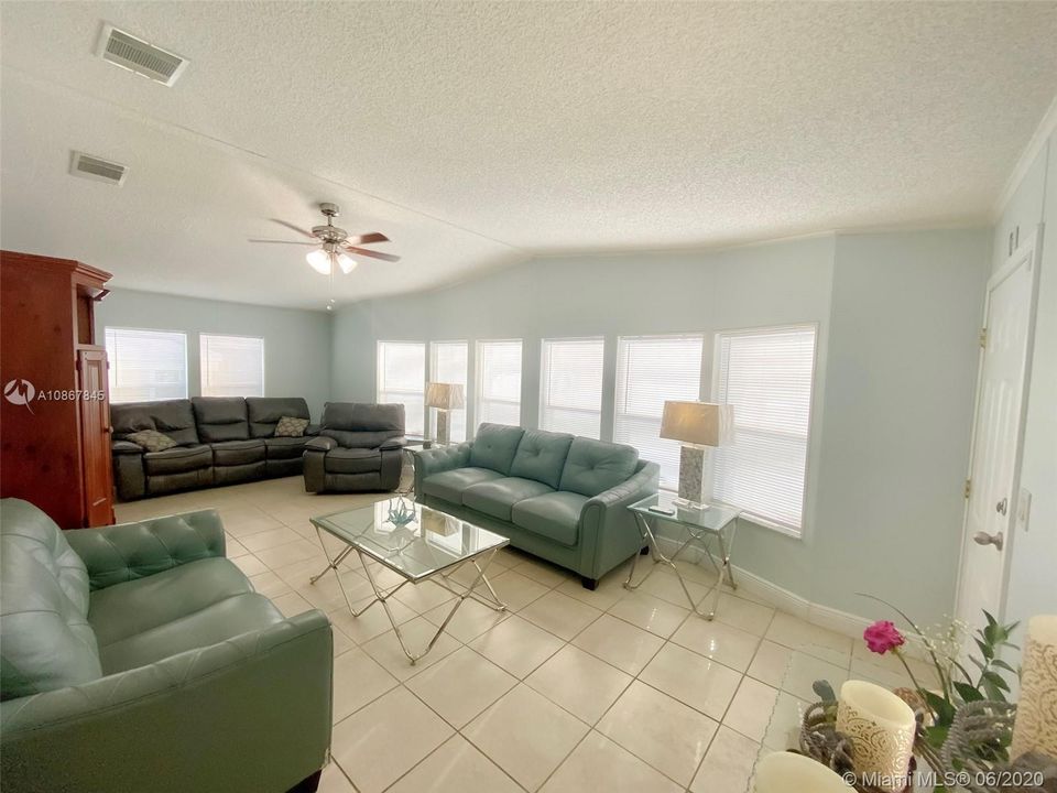 Recently Sold: $75,000 (3 beds, 2 baths, 8255 Square Feet)