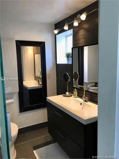 Recently Rented: $5,100 (6 beds, 3 baths, 2758 Square Feet)