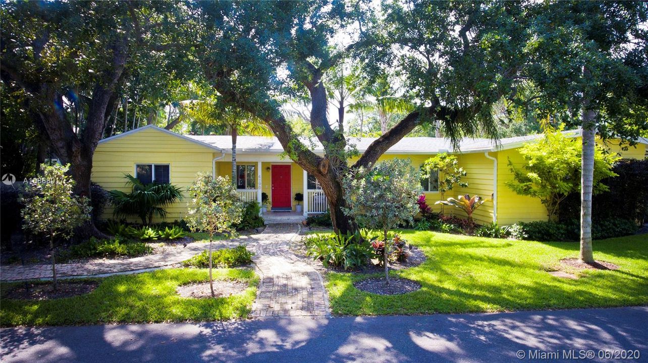 Vendido Recientemente: $1,350,000 (4 camas, 4 baños, 3661 Pies cuadrados)
