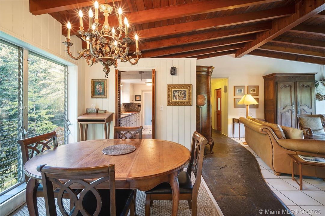 Vendido Recientemente: $799,000 (4 camas, 3 baños, 1708 Pies cuadrados)